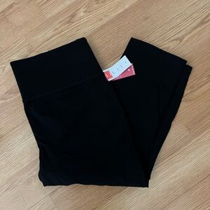 NWT LIVI Active black Capri leggings. Size 14/16. From Lane Bryant